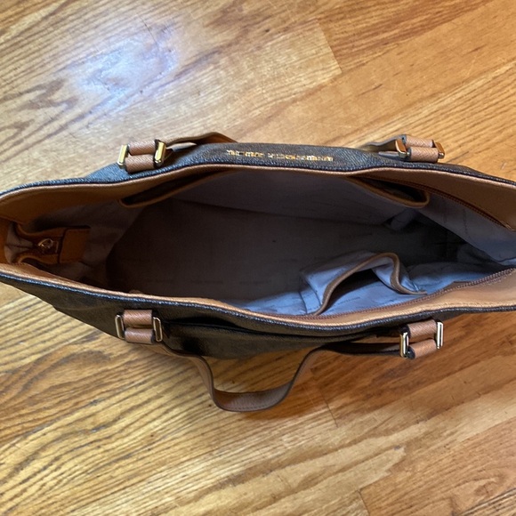 Michael Kors tote - Picture 3 of 3